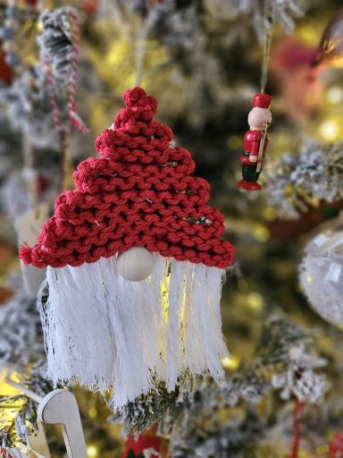 Macrame Santa Gonk
