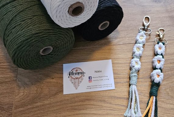 Macrame Daisy Key Ring